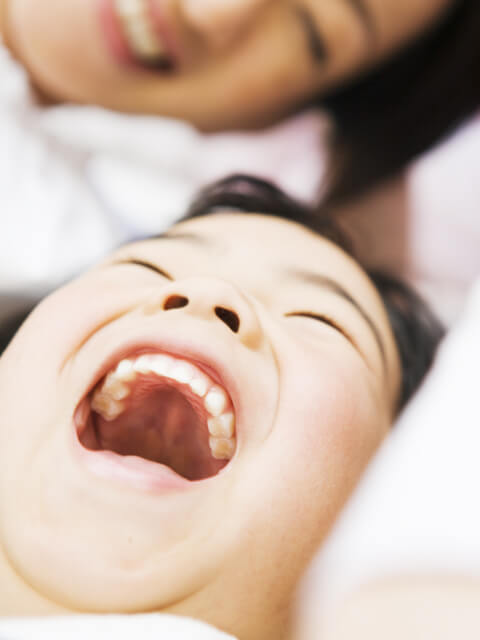 子どもの歯を守るフッ素塗布