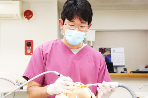 歯科医師　渡辺龍典
